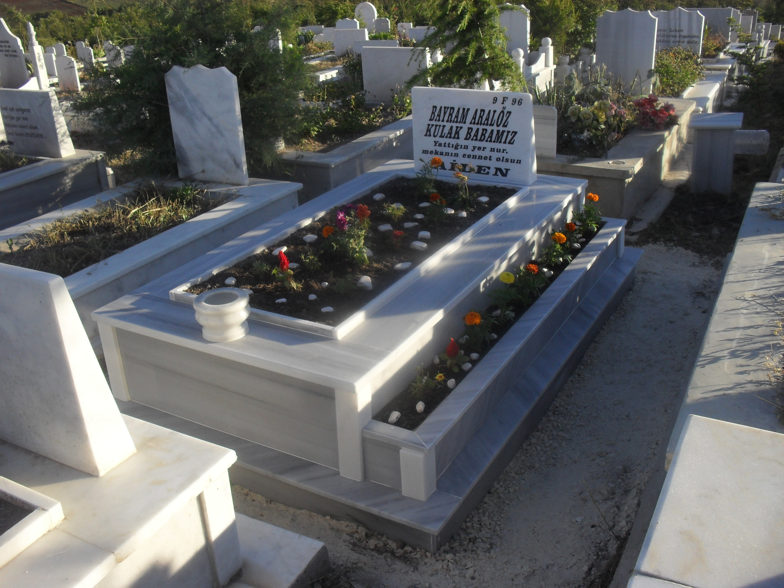 Eskişehir Çiçeklikli Mermer Mezar Modeli